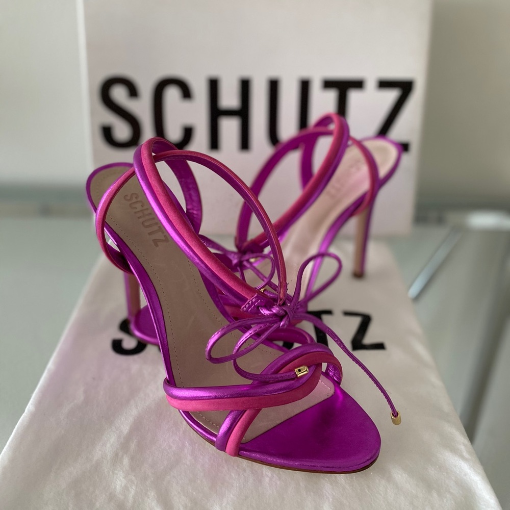 ♦️SOLD♦️SCHUTZ Yvi Heel in Metallic Pink